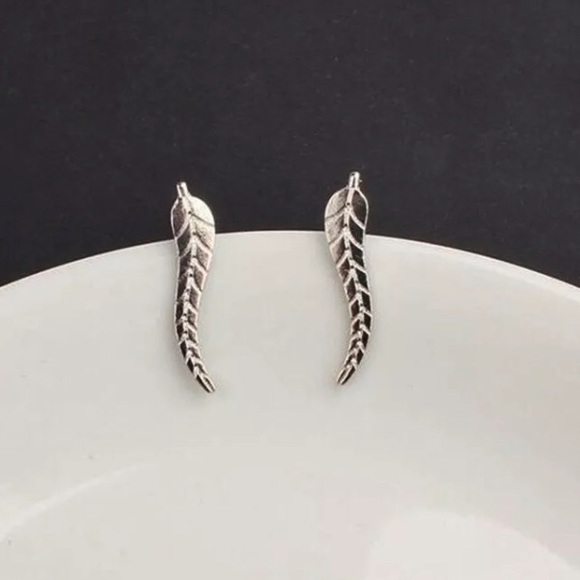 🍃 2/$24 Marnie” Ear Crawler 🍃 - Picture 3 of 5